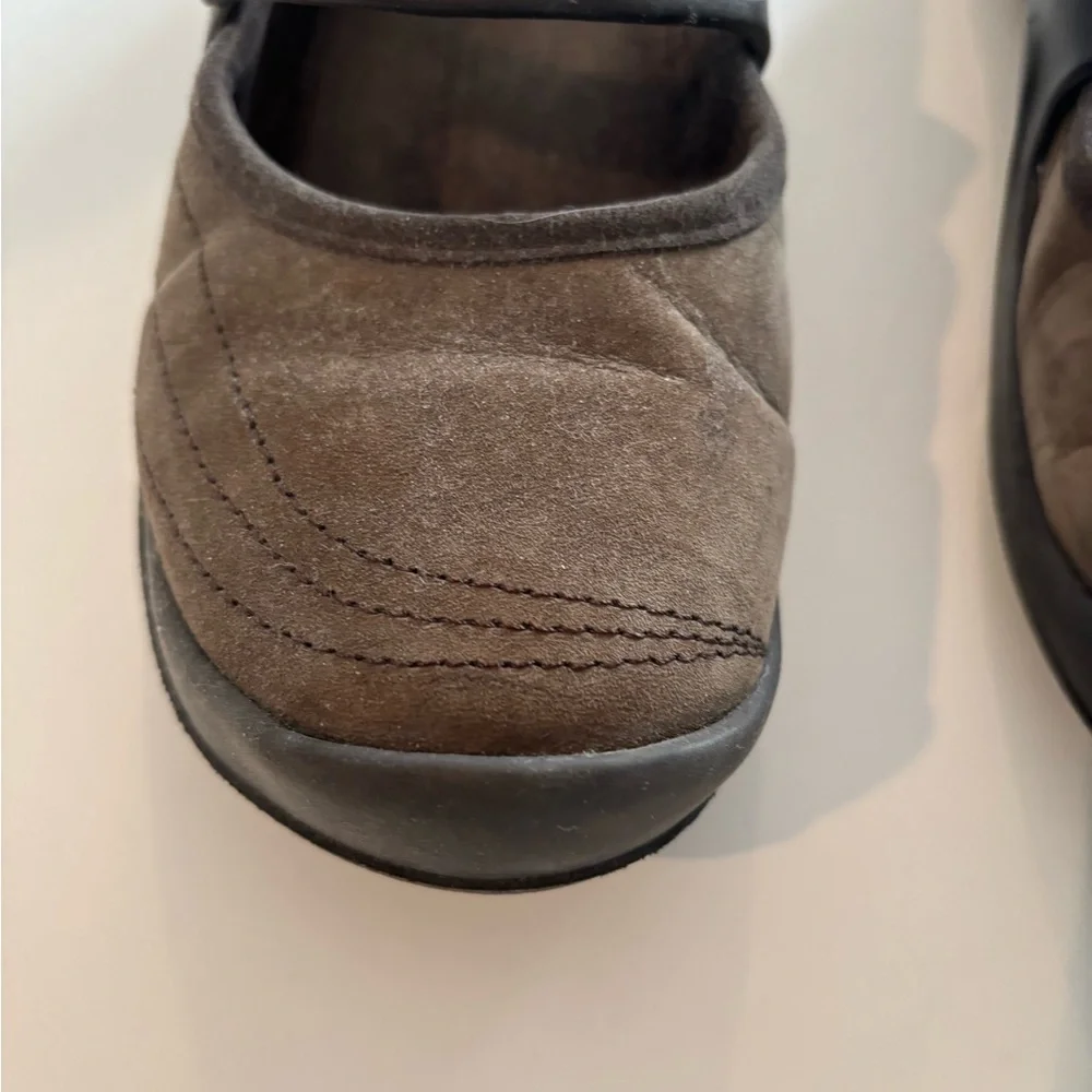 CROCS Mary Jane Brown Shoes Sz 7